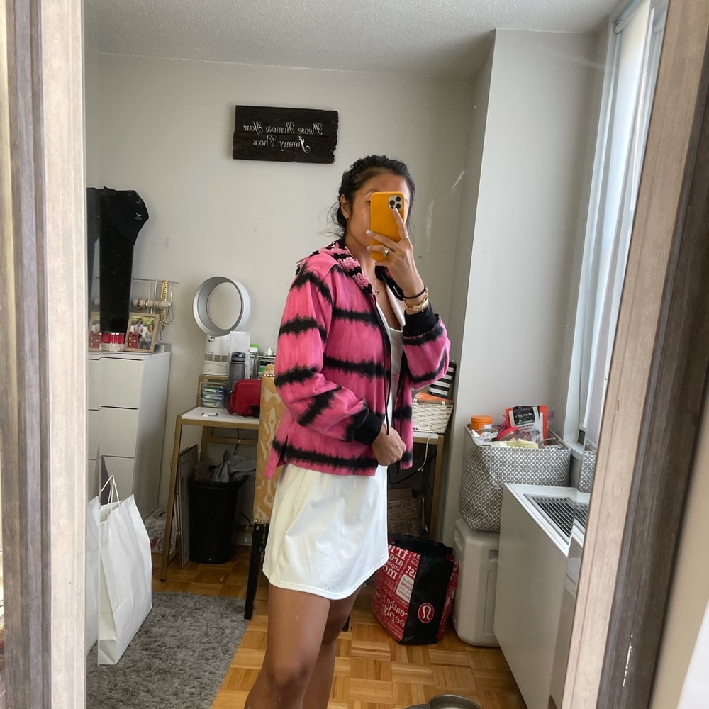 🎉 Alice + Olivia MARYJANE CROCHET TIE DYE HOODIE - Picture 5 of 5